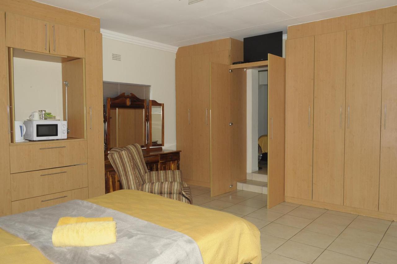 @Home Guest House Rustenburg Exterior foto