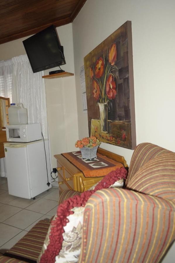 @Home Guest House Rustenburg Exterior foto