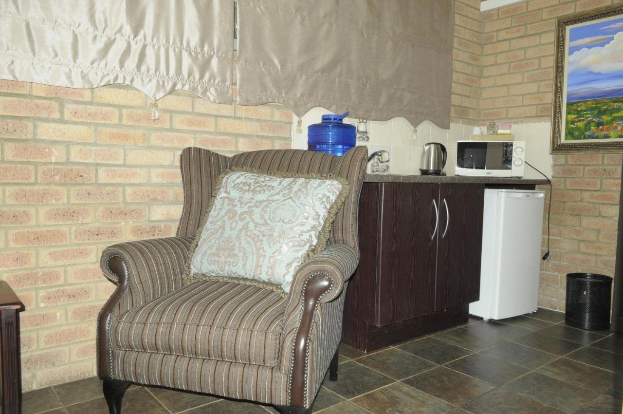 @Home Guest House Rustenburg Exterior foto