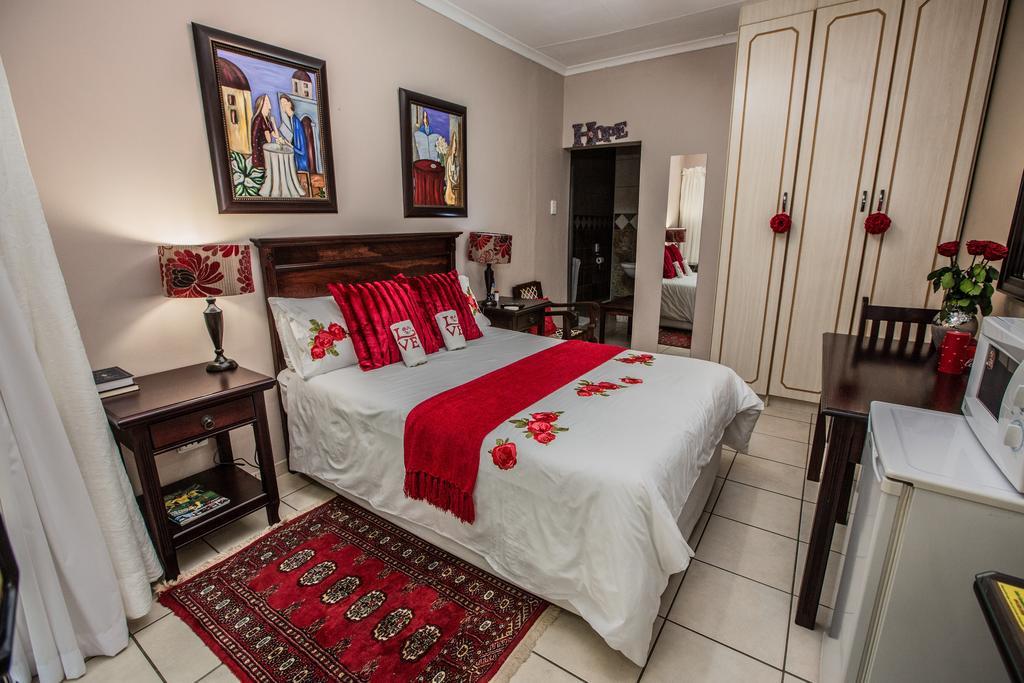@Home Guest House Rustenburg Quarto foto