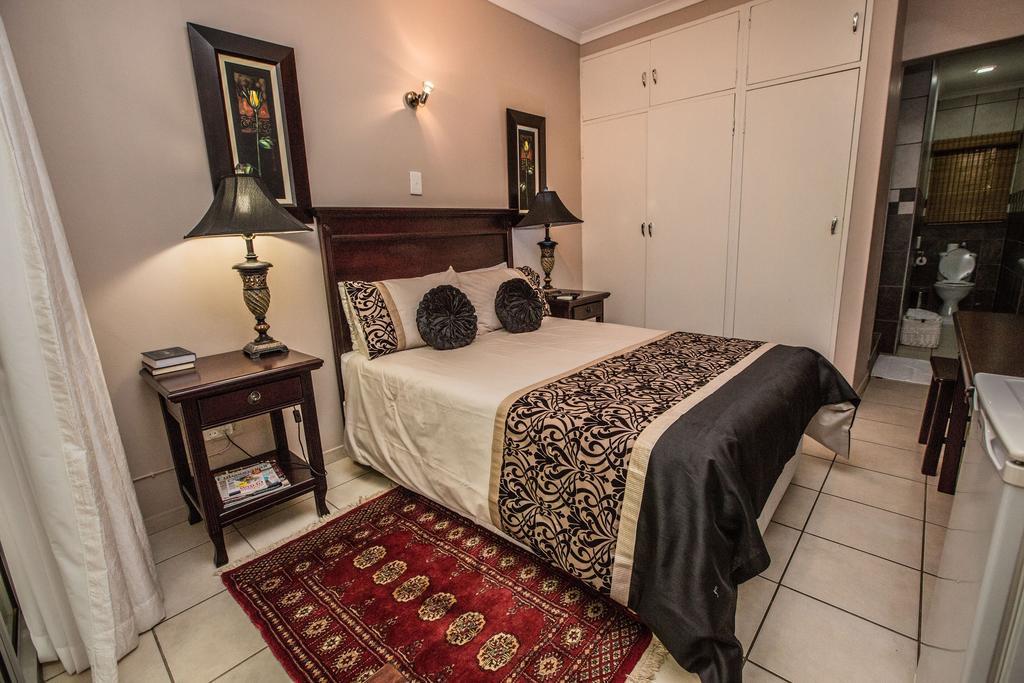 @Home Guest House Rustenburg Quarto foto